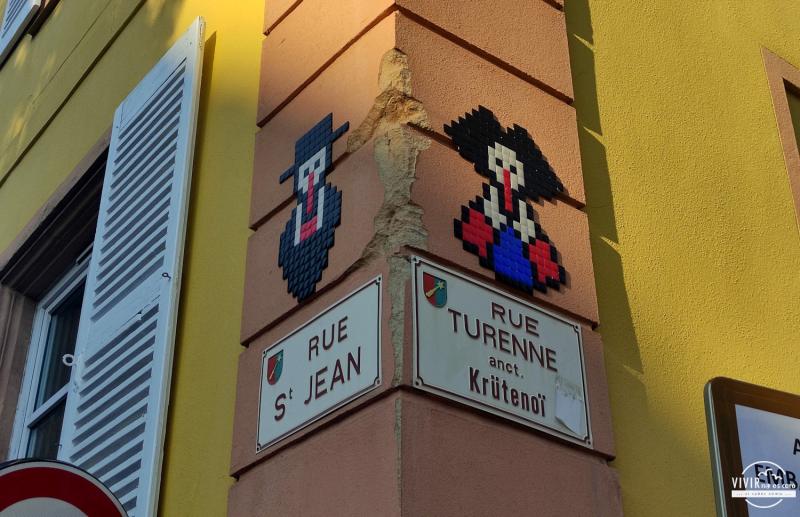 Figuras alsacianas en las calles de Colmar