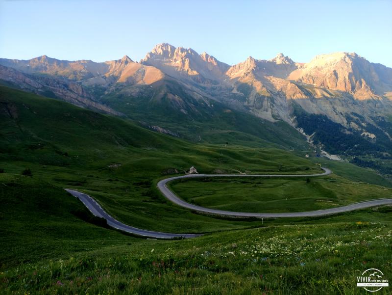 Carretera desde el mirador del Col du Lautaret (Ecrins, Francia)