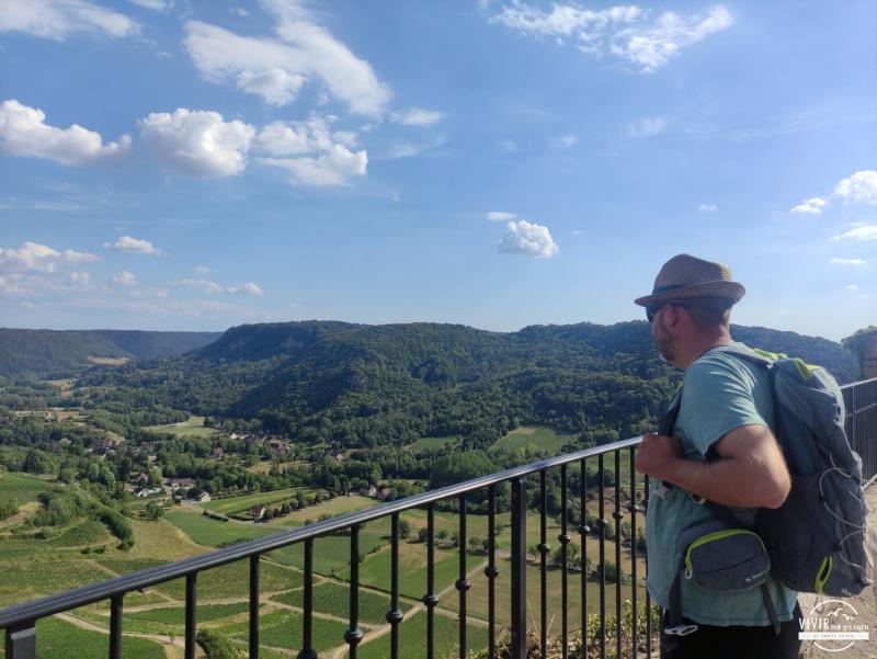 Vista de los viñedos del Château-Chalon desde el Mirador de la Rochette
