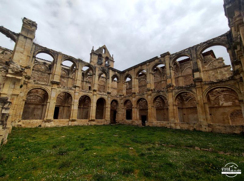 Claustro Monasterio de Santa María de Rioseco (Burgos)