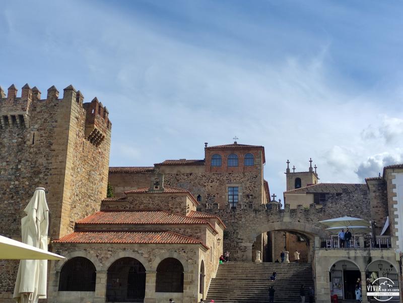 Torre Bujaco, Ermita de la Paz y Arco de la Estrella (Cáceres)