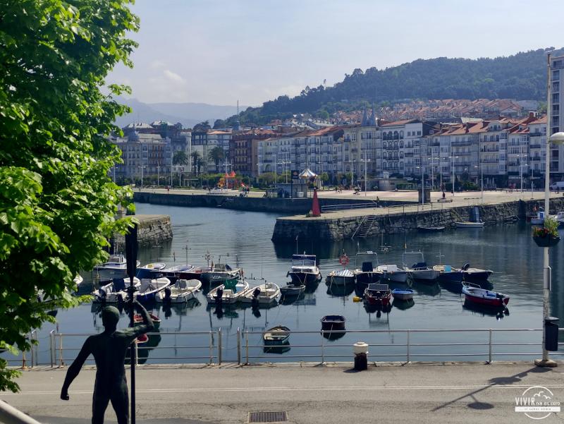 Escultura remero en Castro Urdiales (Cantabria)