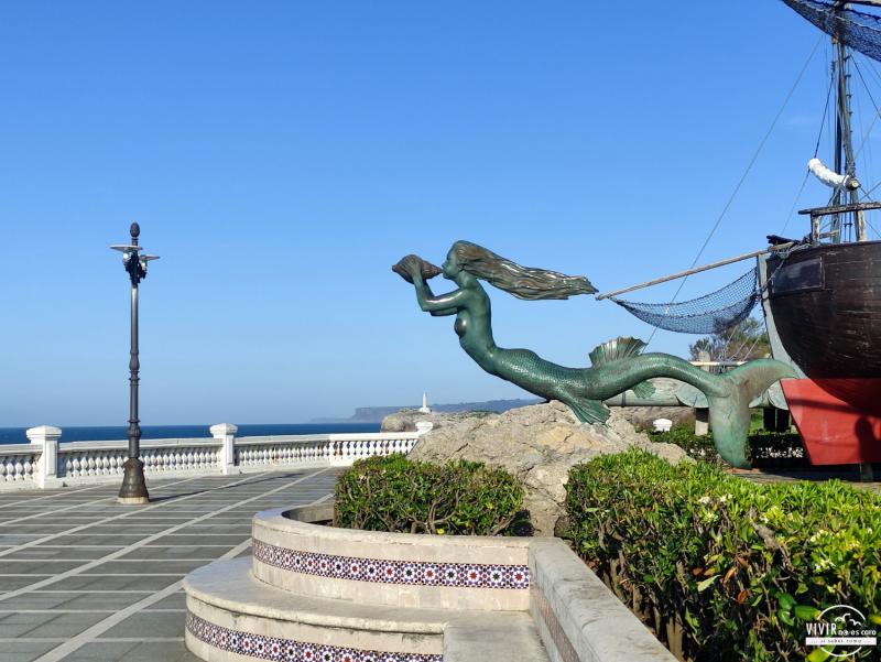 Escultura de una sirena en la Península de la Magdalena (Santander)