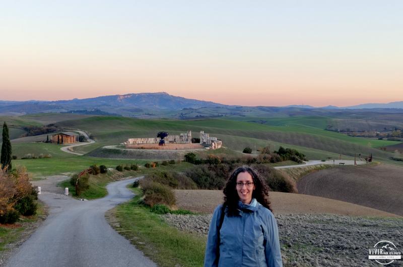 Frente al Teatro del Silenzio de Andre Bocelli (Lajatico, Italia)