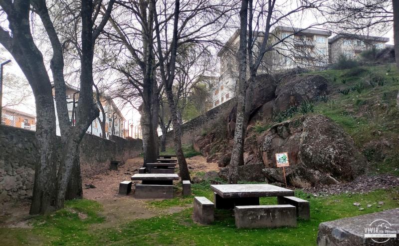 Merenderos en el Parque de los Pinos de Plasencia