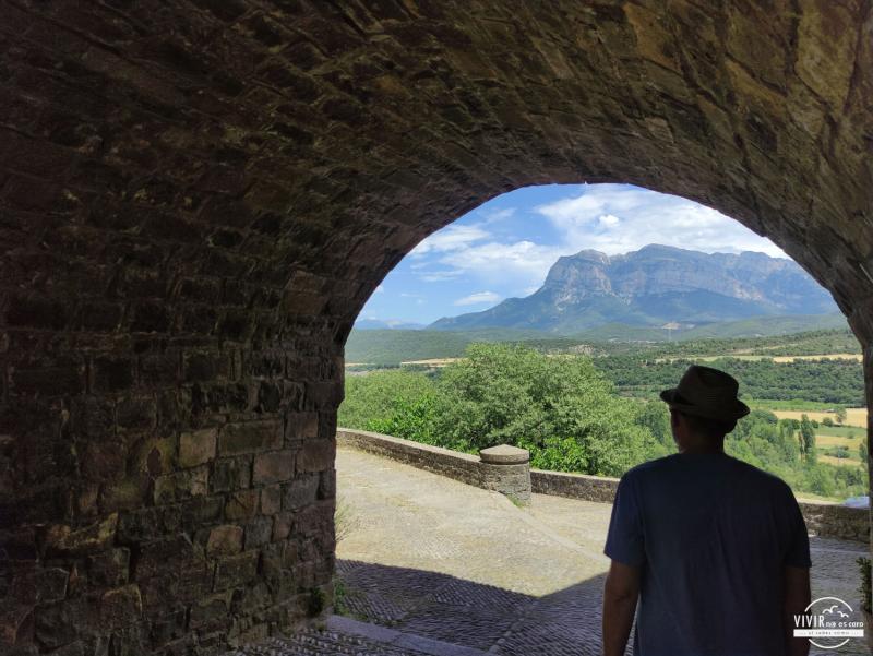 Arco Mirador Aínsa (Sobrarbe, Huesca)