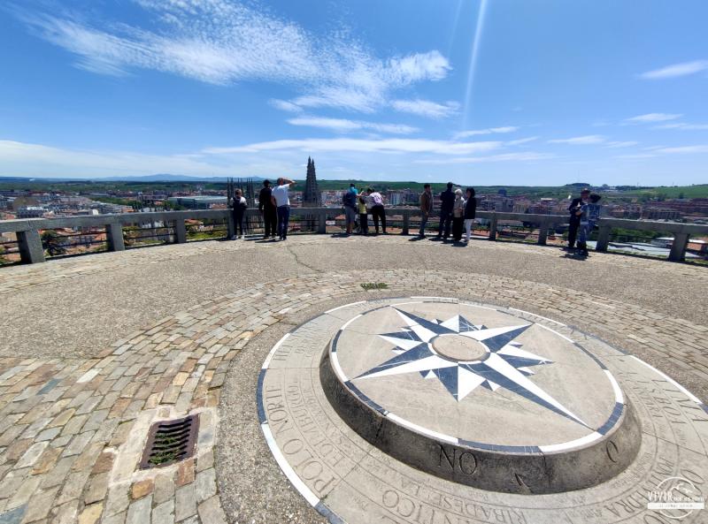 Brújula en el Mirador del Castillo de Burgos