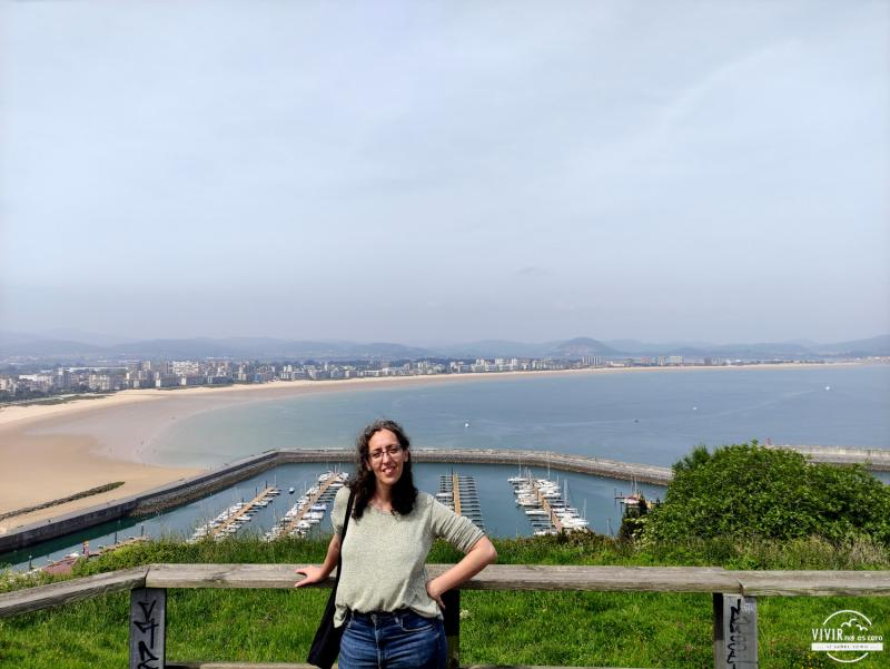 Vistas de la playa desde el mirador de la Caracola (la Atalaya de Laredo, Cantabria)