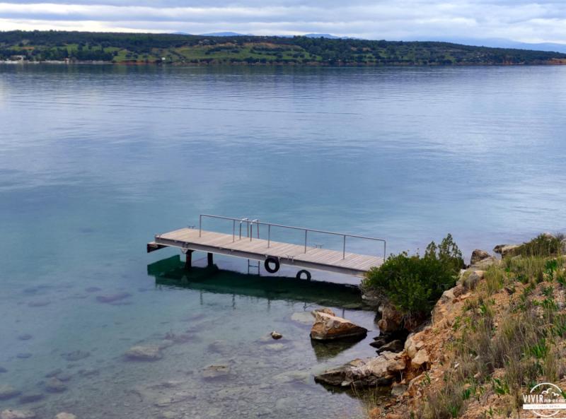 Muelle en ruta a la Franchti Cave (Peloponeso, Grecia)