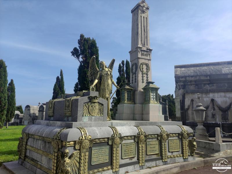 Panteón Familia del Sel en el Cementerio de la Ballena (Castro Urdiales, Cantabria)