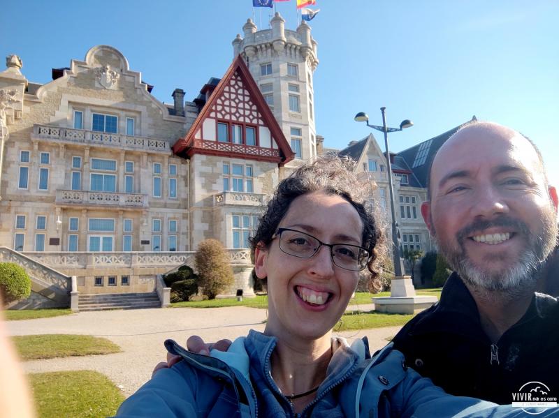 Frente al Palacio de la Magdalena (Santander, Cantabria)