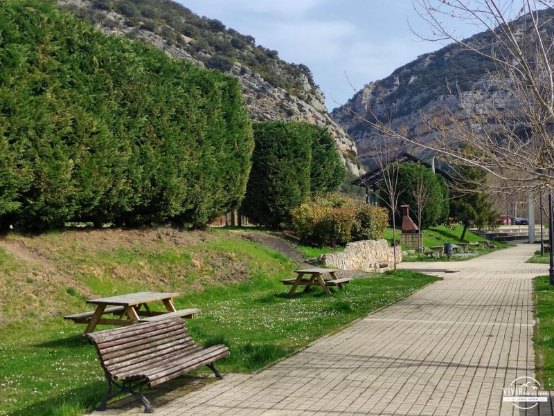 Parque detrás del área de autocaravanas de Oña (Burgos)