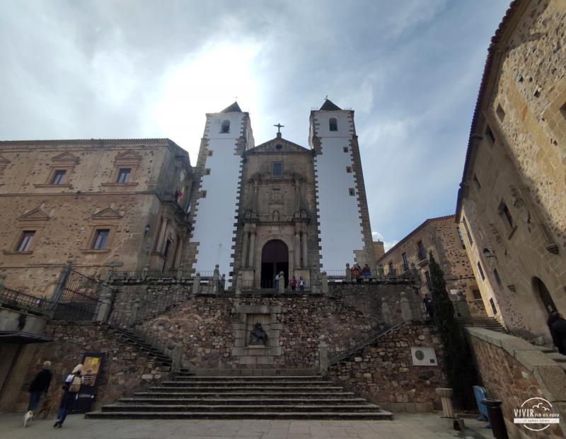 Iglesia de San Francisco Javier en la Plaza San Jorge de Cáceres