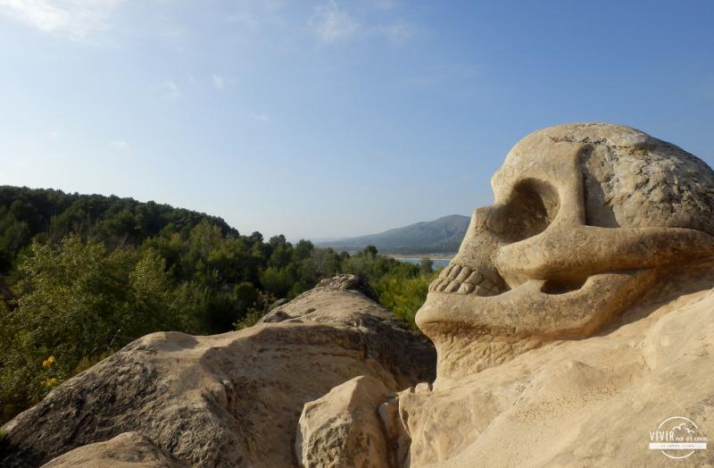 Ruta de las Caras de Buendía - calavera de muerte