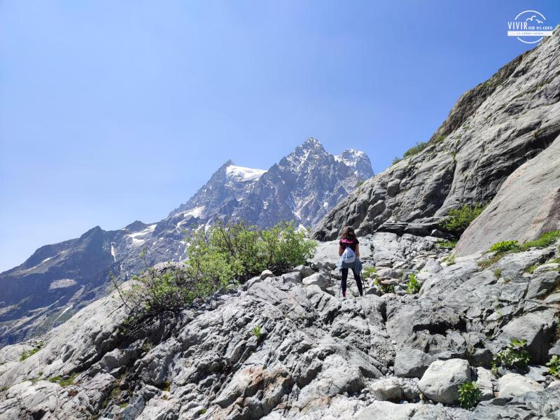 Ruta al Glaciar Blanco de Ecrins en los Alpes (Francia)