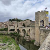 Puente románico en Besalú (Gerona)