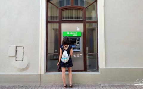 Cajero ATM sacar dinero en el extranjero (Hungría)