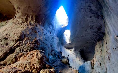 Cueva Ojos de Dios - Prohodna Cave en Bulgaria