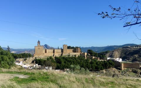 Vistas de la Alcazaba desde el parking de la Calle Jesús (Antequera)