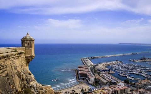Vistas del puerto de Alicante desde el Castillo de Santa Bárbara