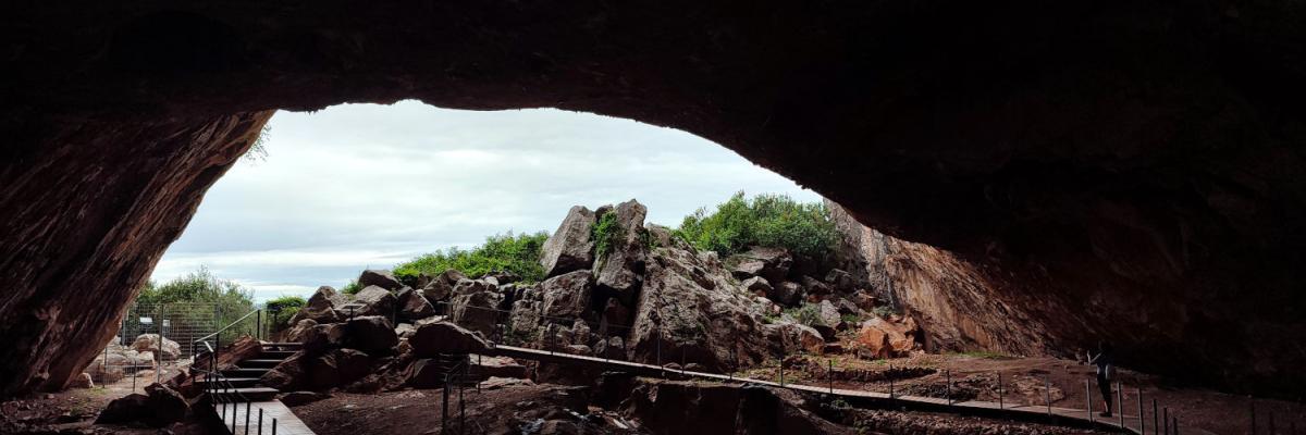 Cueva prehistórica Franchthi Cave (Peloponeso, Grecia)