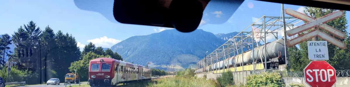 Seguridad en paso a nivel en vía de tren de Rumanía