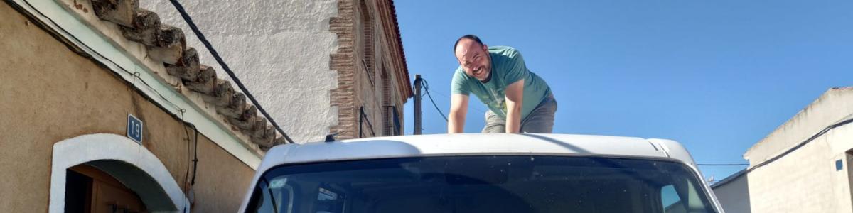 Cómo instalar una claraboya en tu furgoneta