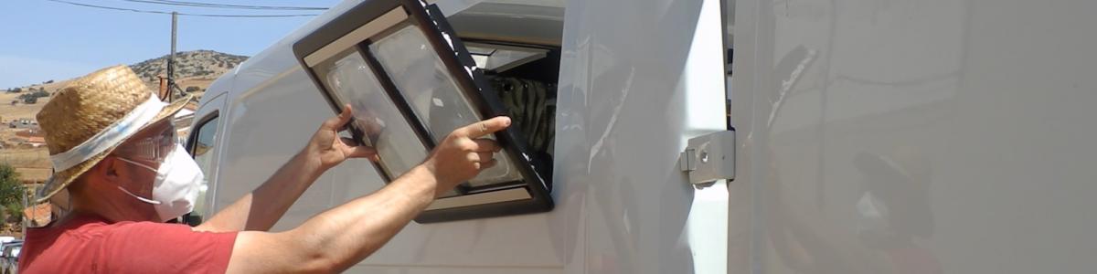 Cómo montar una ventana en una furgoneta camper