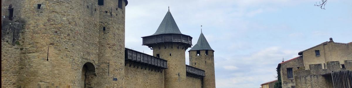 Muralla y entrada a Carcassonne (Francia)